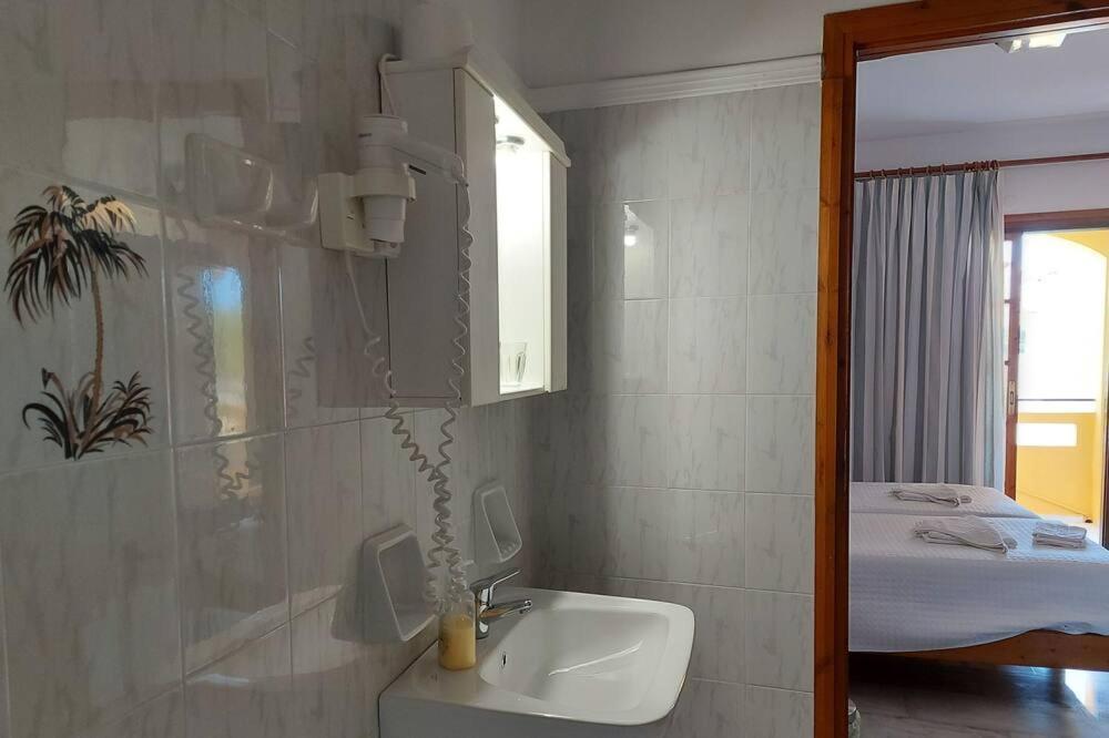 Menelaos Apartments ダラトソ エクステリア 写真
