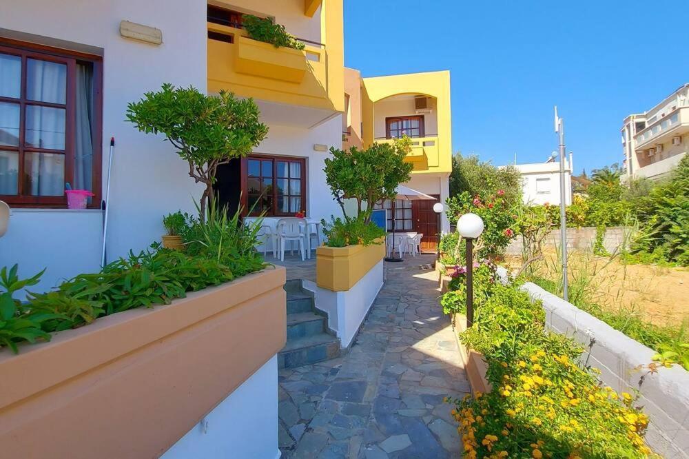 Menelaos Apartments ダラトソ エクステリア 写真